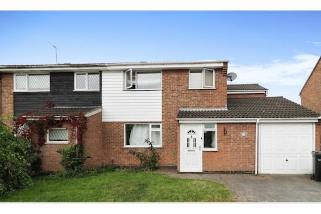 3 bedroom semi-detached house for sale in Wexford Close, Leicester, LE2