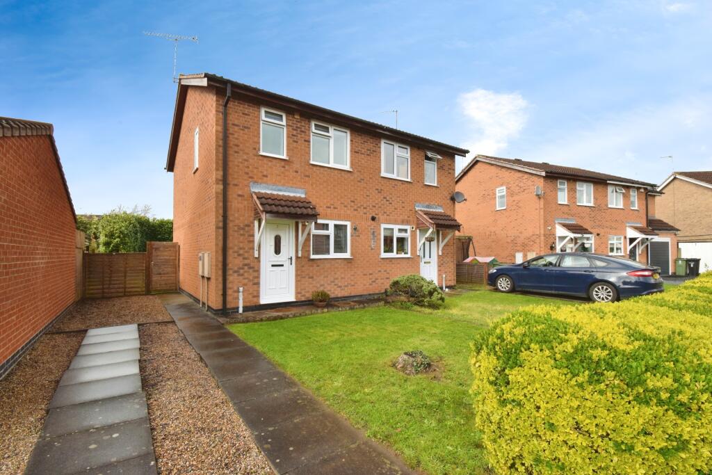 2 bedroom semidetached house for sale in Mablowe Field, Wigston, LE18
