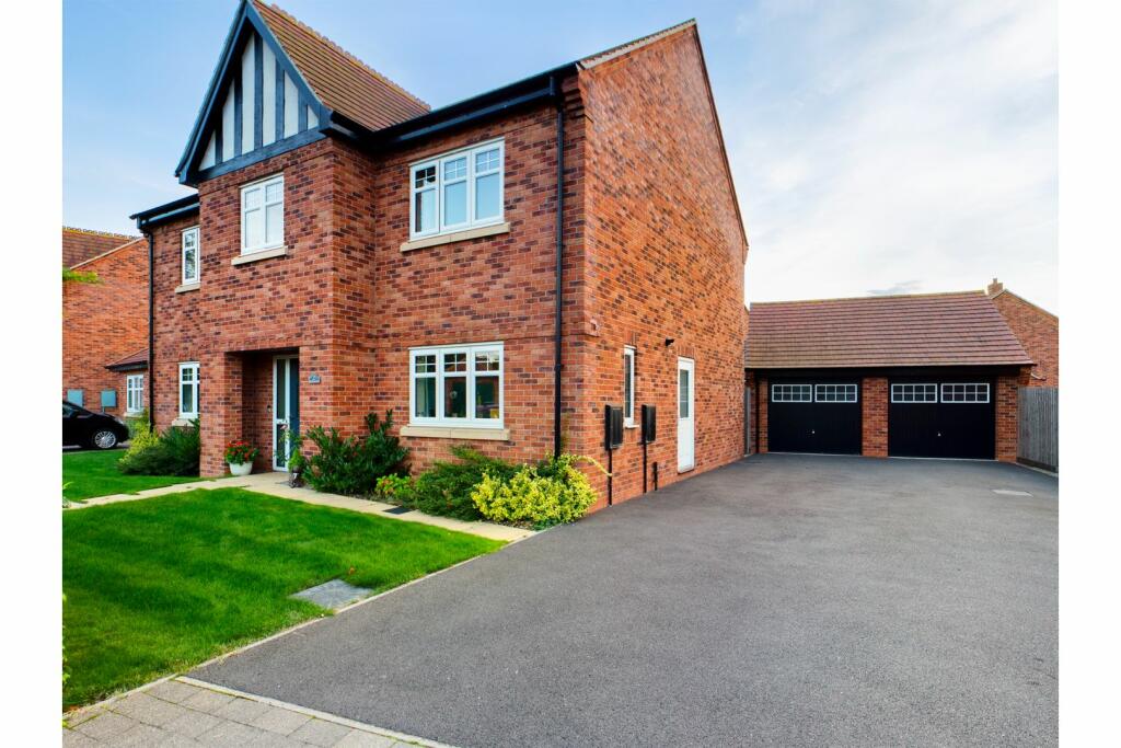 5 bedroom detached house for sale in Woodcock Way, Ashbydelazouch, LE65