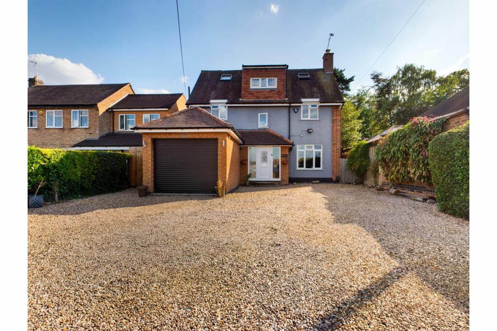 4 bedroom detached house for sale in Blaby Road, Leicester, LE19