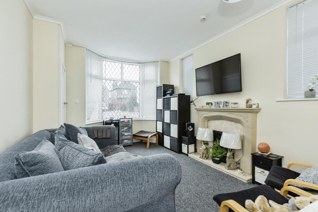 3 bedroom detached house for sale in Wigston Lane, Aylestone, Leicester, LE2