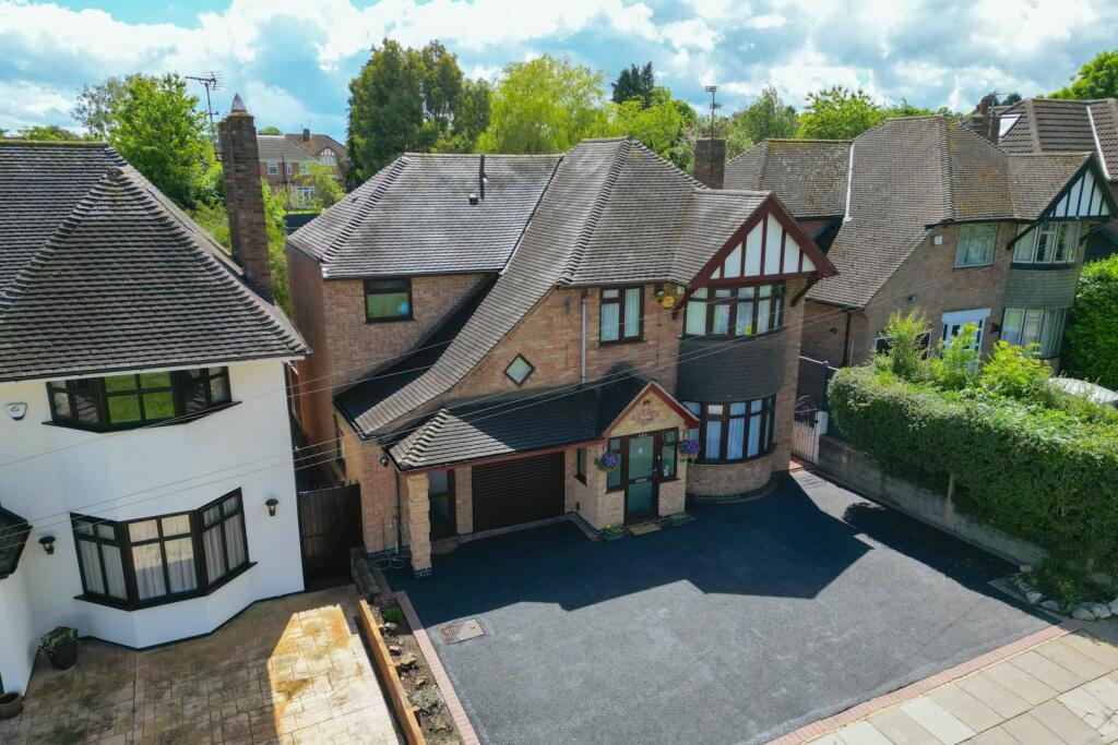 5 bedroom detached house for sale in Uppingham Road, Leicester, LE5