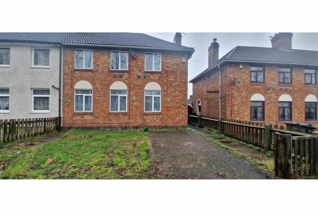 3 bedroom semidetached house for sale in Southfields Drive, Leicester, LE2
