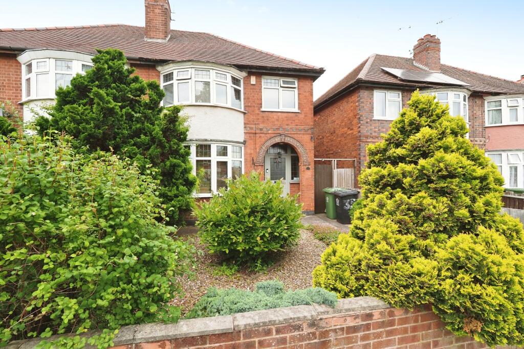 3 bedroom semidetached house for sale in Wyngate Drive, Leicester, LE3