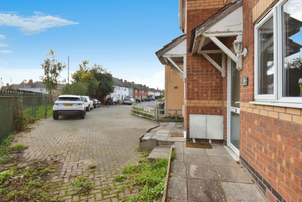 2 bedroom semidetached house for sale in Tansley Avenue, Wigston, LE18