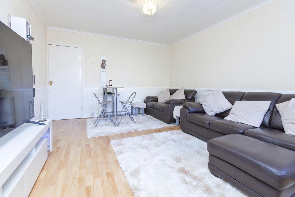 2 bedroom ground floor flat for sale in Somerset Avenue, Leicester, LE4
