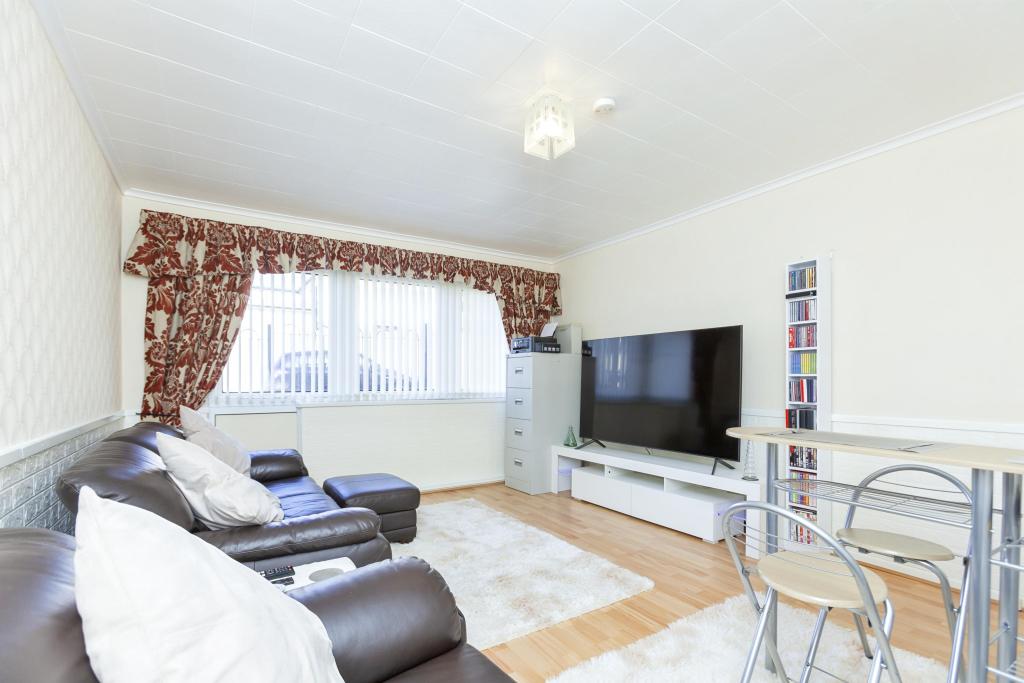 2 bedroom ground floor flat for sale in Somerset Avenue, Leicester, LE4
