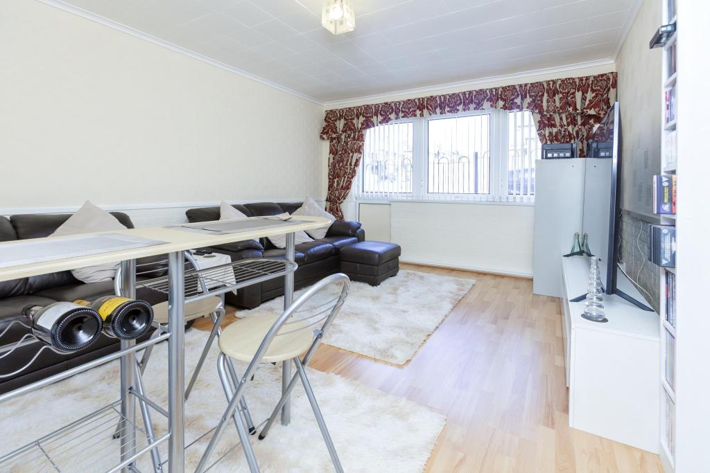 2 bedroom ground floor flat for sale in Somerset Avenue, Leicester, LE4