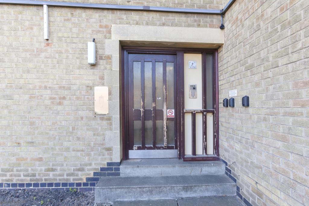 2 bedroom ground floor flat for sale in Somerset Avenue, Leicester, LE4