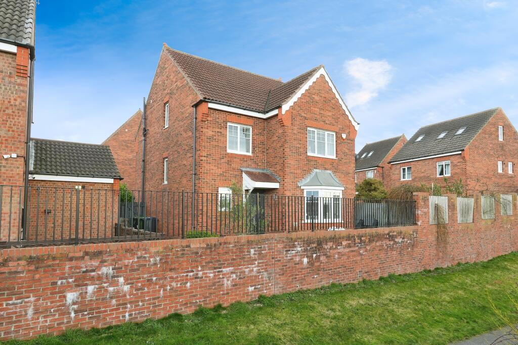 5 bedroom detached house for sale in Leafield Close, Chester Le Street, DH3