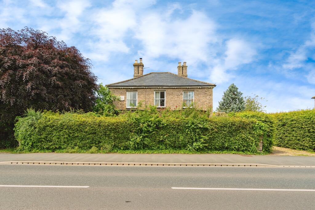 4 bedroom detached house for sale in London Road, Attleborough, NR17