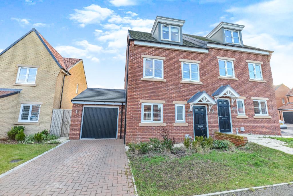 3 bedroom semidetached house for sale in Elderwood Gardens