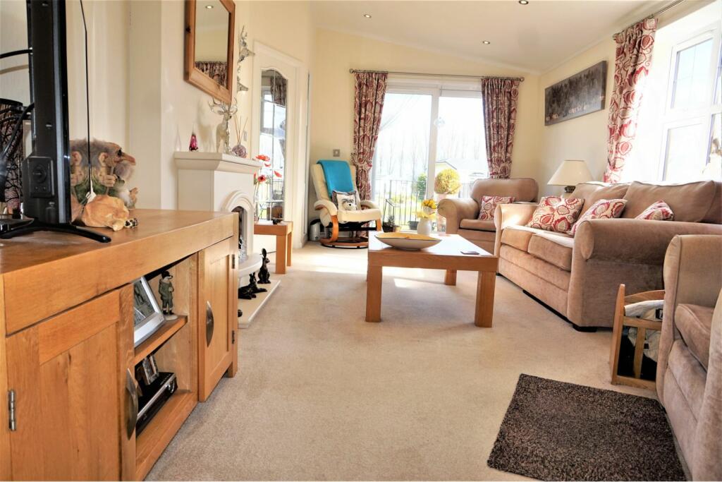 2 bedroom lodge for sale in Hutton Rudby, Yarm, TS15