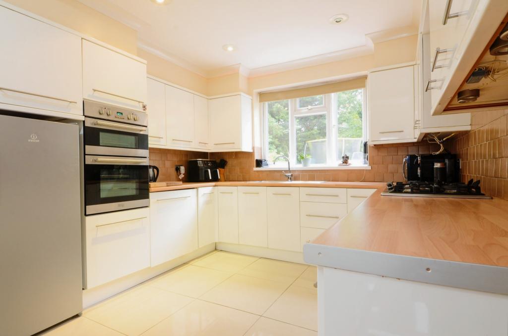 3 bedroom semidetached house for sale in Meadfield, Edgware, HA8