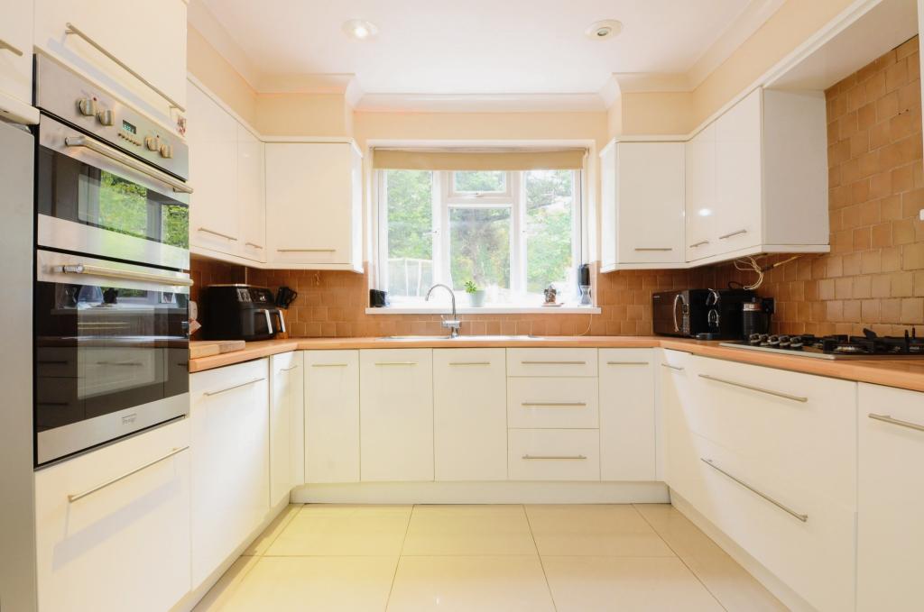 3 bedroom semidetached house for sale in Meadfield, Edgware, HA8
