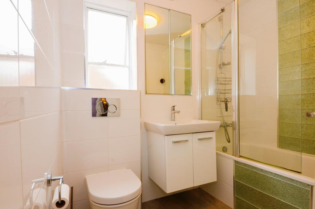 3 bedroom semidetached house for sale in Meadfield, Edgware, HA8