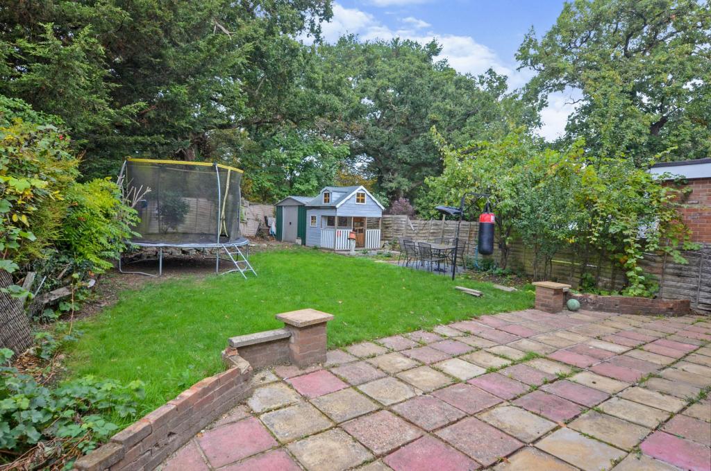 3 bedroom semidetached house for sale in Meadfield, Edgware, HA8