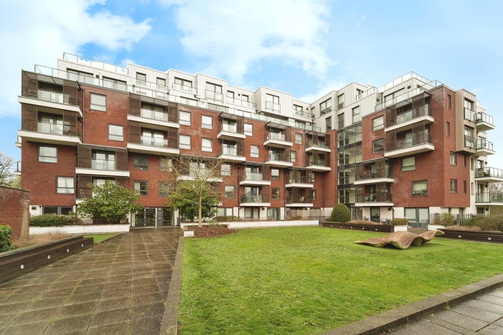 1 bedroom flat for sale in 201 Green Lane, Edgware, HA8