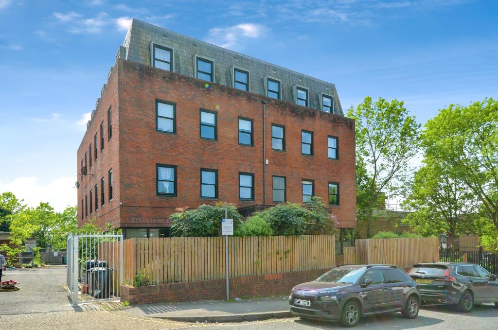 Main image of property: 2 Cavendish Avenue, Harrow, HA1