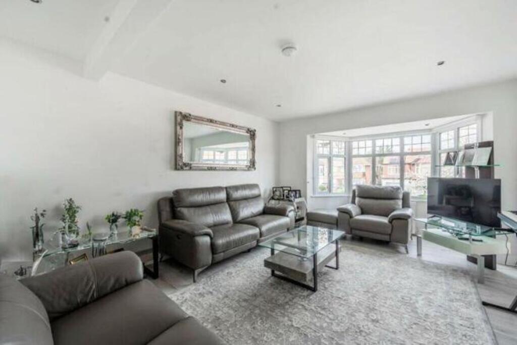 Main image of property: Whitchurch Lane, Edgware, HA8