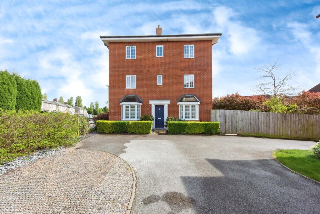 5 bedroom detached house for sale in Curlew Close, Stowmarket, IP14