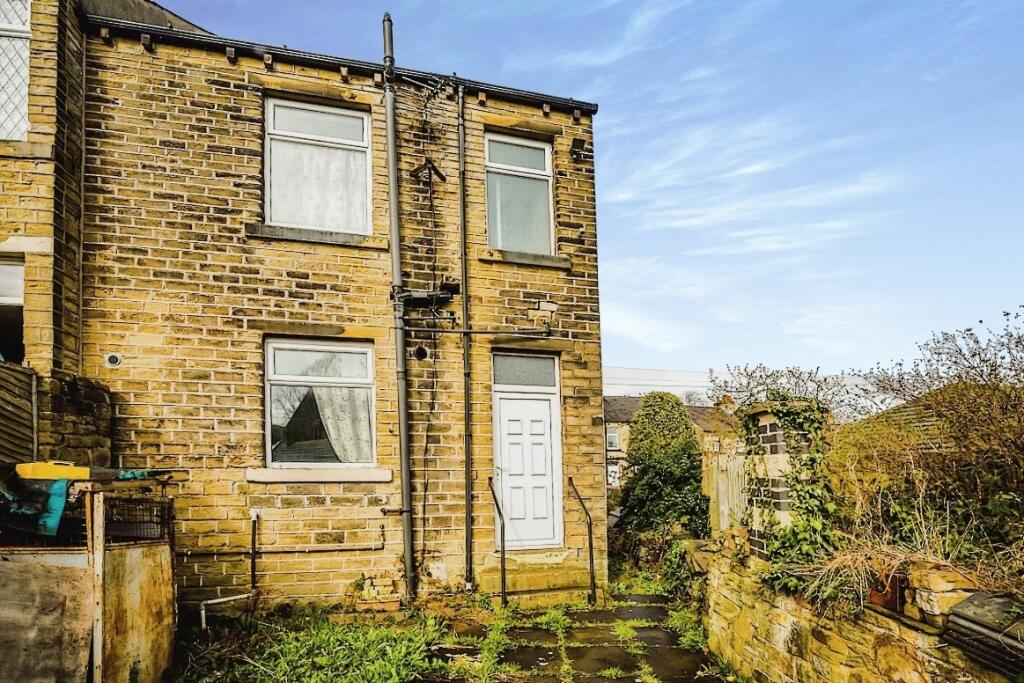 3 bedroom semidetached house for sale in Lowerhouses Lane, Huddersfield, HD5