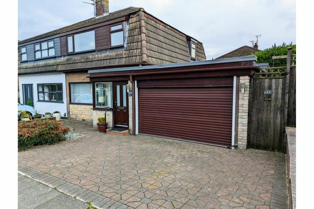 3 bedroom semidetached house for sale in Langholm Road, Garswood, WN4