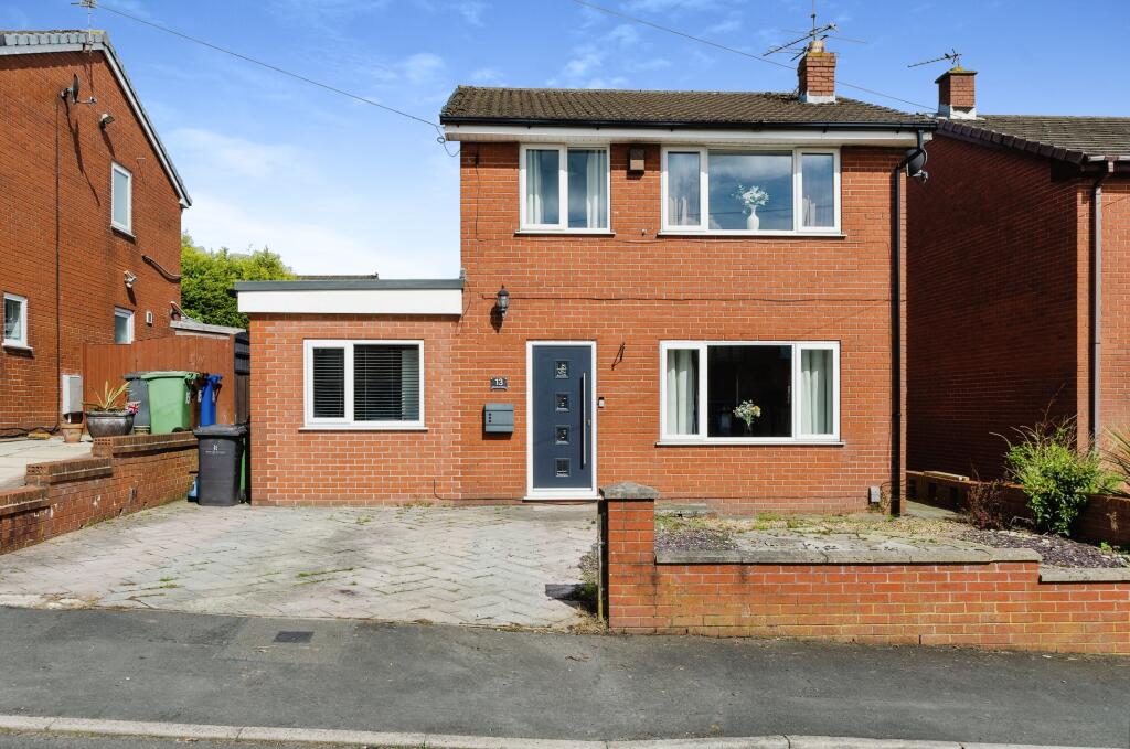 4 bedroom detached house for sale in Woolton Close, AshtonIn