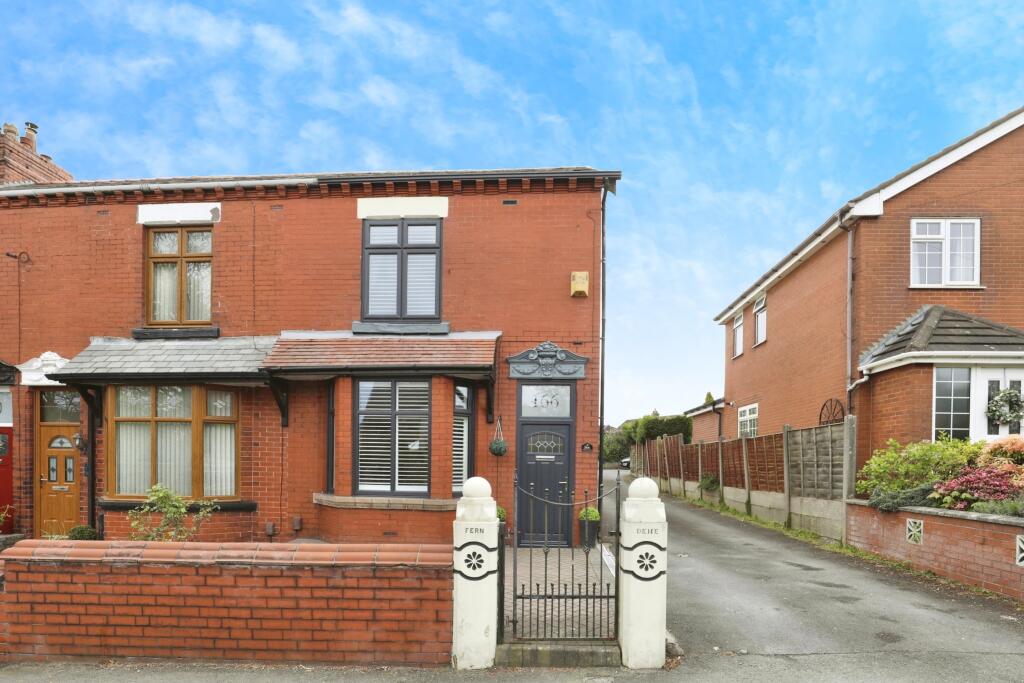 3 bedroom end of terrace house for sale in Upholland Road, Wigan, WN5