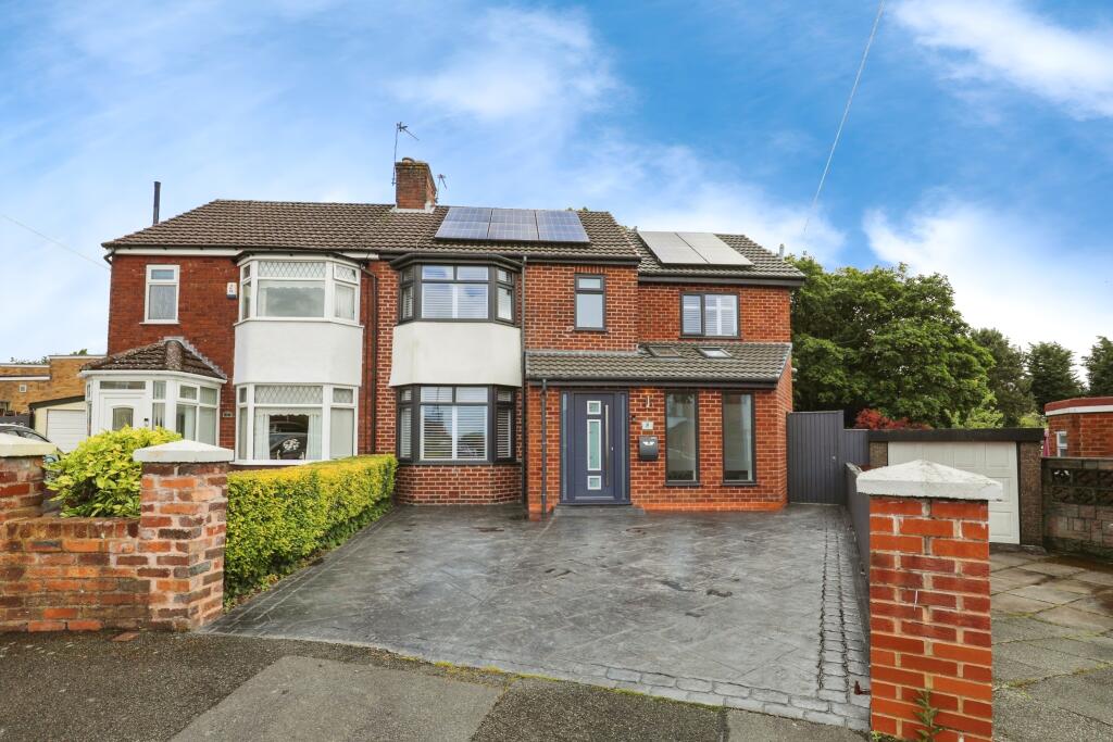 3 bedroom semidetached house for sale in Myrtle Grove, Billinge, Wigan, WN5