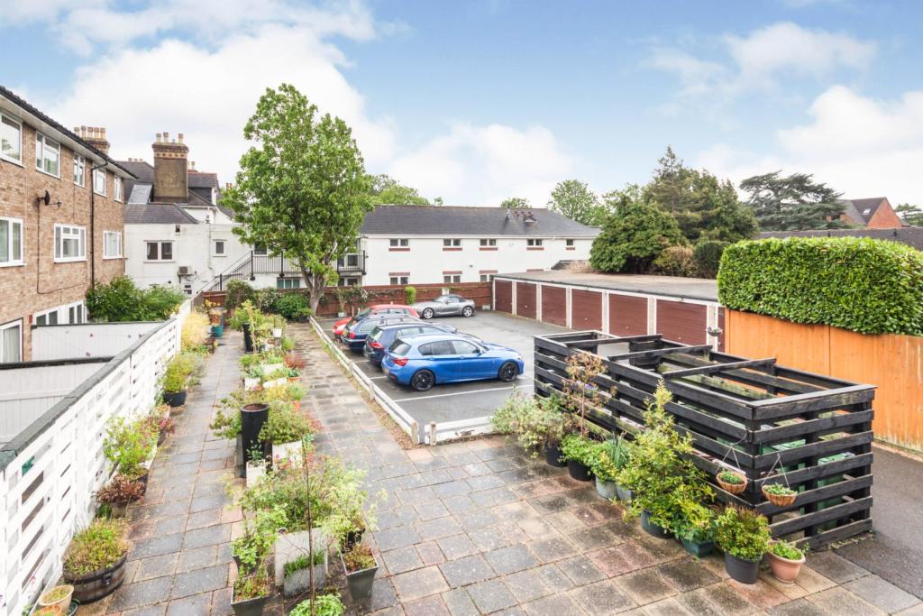 1 bedroom flat for sale in Stanley Road, Sutton, SM2