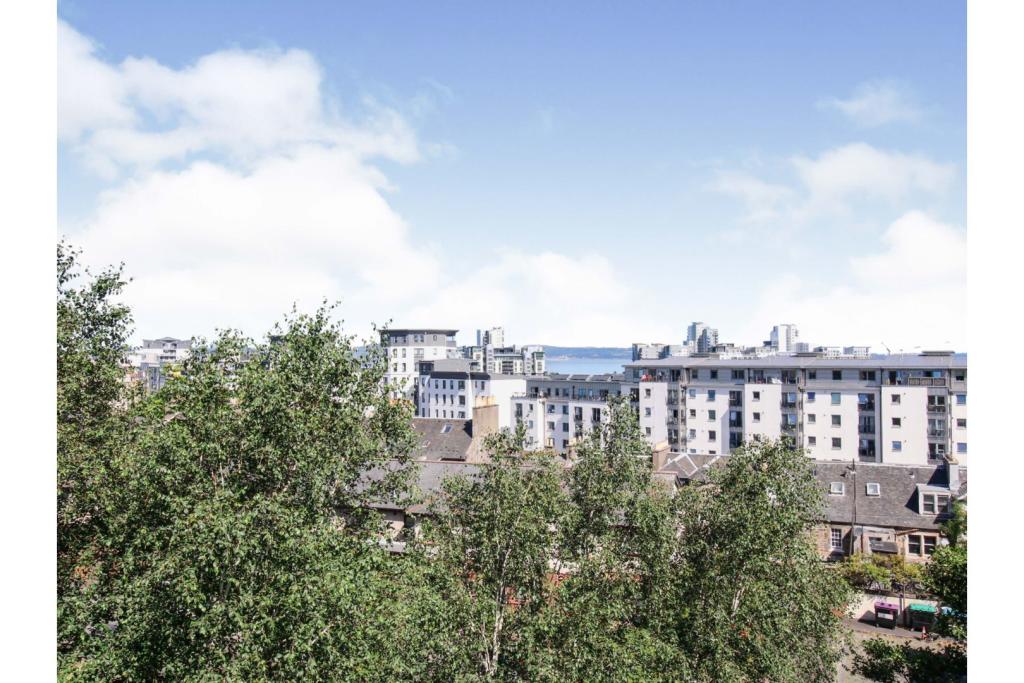 1 bedroom flat for sale in Hawthornvale, Edinburgh, EH6