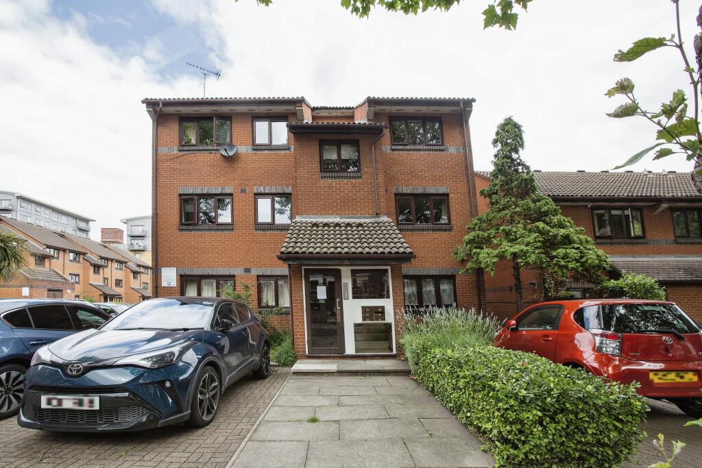 1 bedroom flat for sale in Wrexham Road, London, E3