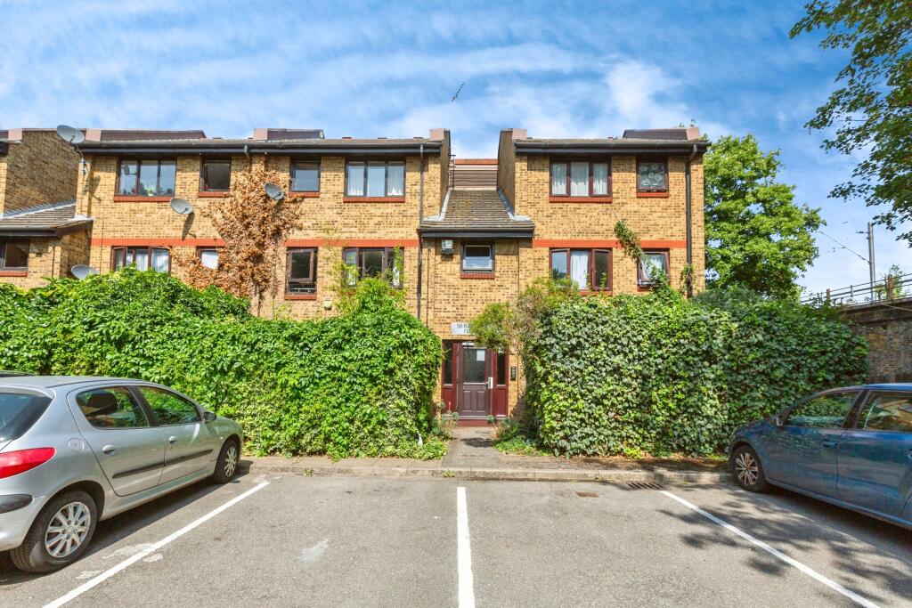 Main image of property: 58 Bakers Hill, London, E5
