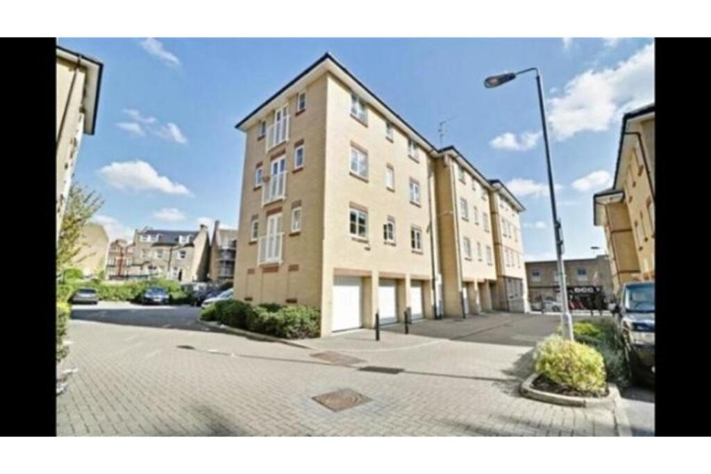 Main image of property: Alveston Square, South Woodford, E18