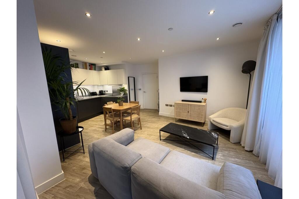 Main image of property: 51 Rookwood Way, London, E3