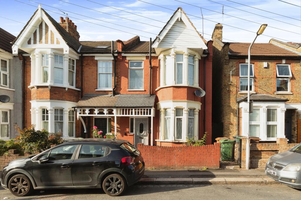 3 bedroom semidetached house for sale in Bateman Road, London, E4