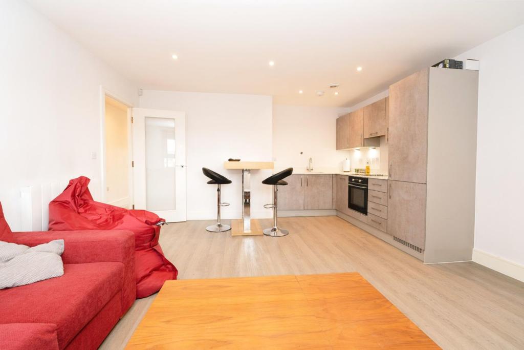 2 bedroom apartment for sale in 74 Maybury Road, Woking, GU21