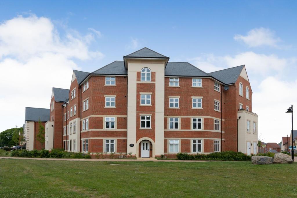 1 bedroom flat for sale in Burke Place, Aldershot, GU11