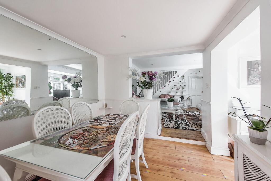 3 bedroom end of terrace house for sale in Callow Hill, Virginia Water