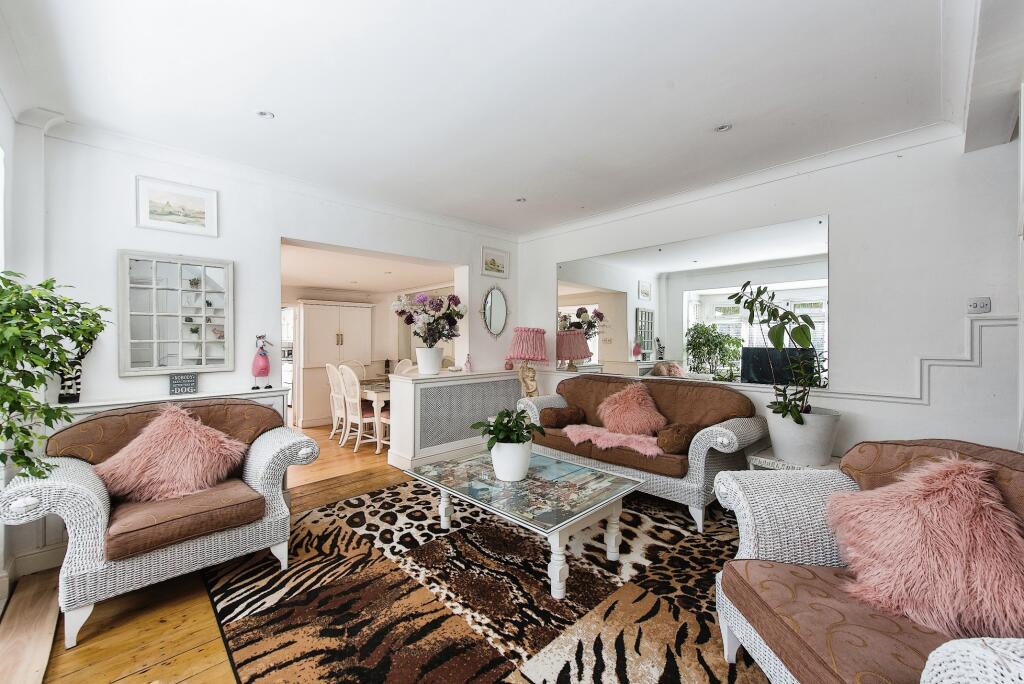 3 bedroom end of terrace house for sale in Callow Hill, Virginia Water