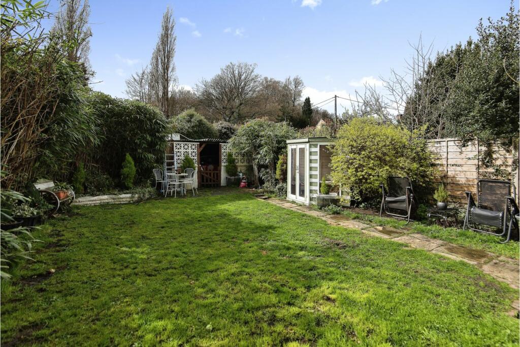 3 bedroom end of terrace house for sale in Callow Hill, Virginia Water