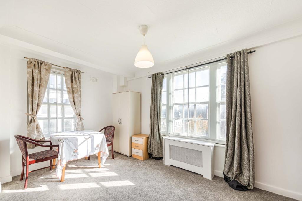 3 bedroom apartment for sale in Edgware Road, London, W2