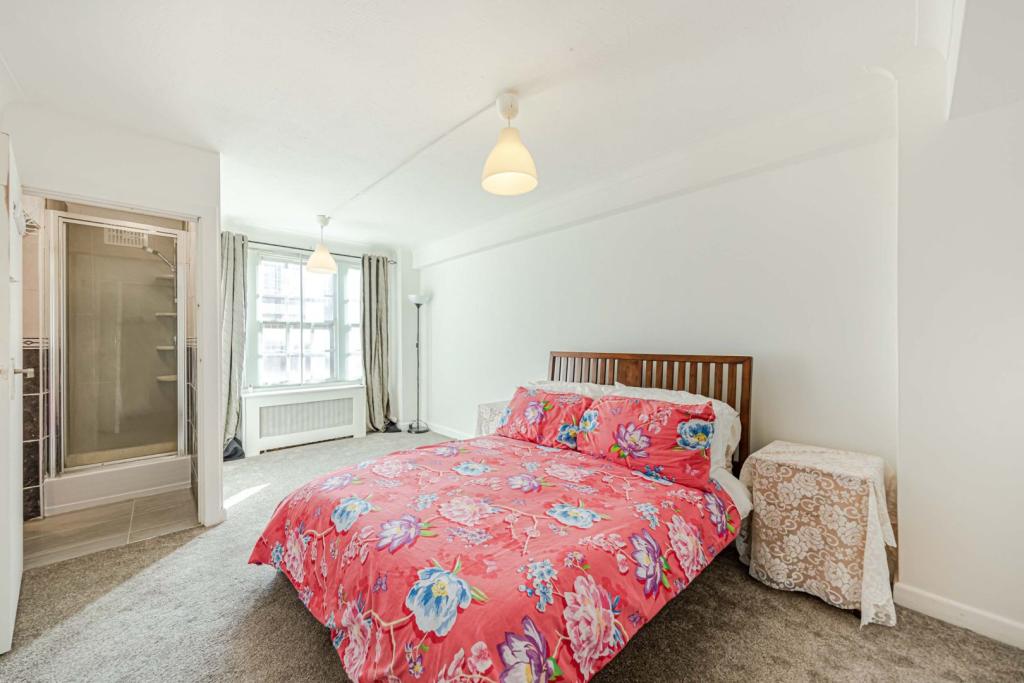 3 bedroom apartment for sale in Edgware Road, London, W2