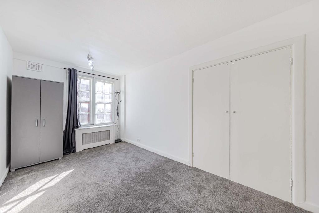 3 bedroom apartment for sale in Edgware Road, London, W2