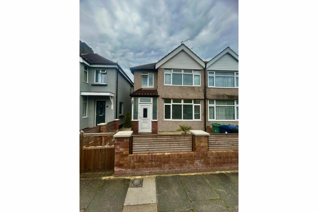 3 bedroom semidetached house for sale in Beechmount Avenue, Hanwell, W7