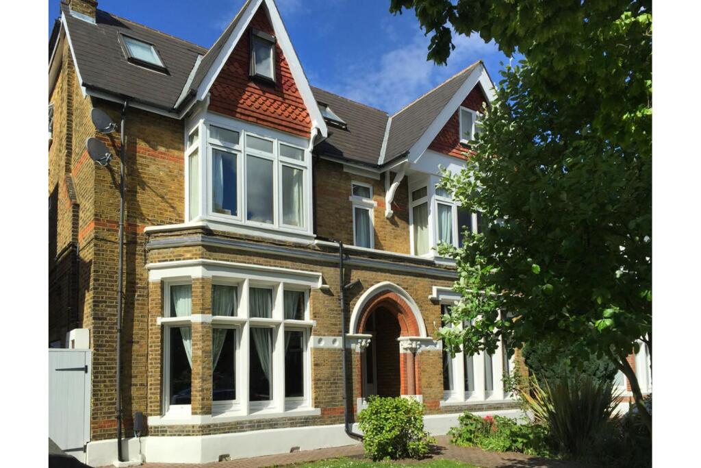 Main image of property: 21 Hamilton Rd, London, W5