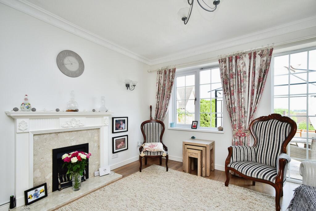 4 bedroom detached house for sale in Cloverlands - Haydon Wick, Swindon, SN25