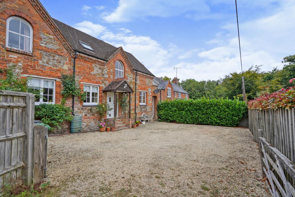 4 bedroom semidetached house for sale in Russley Park Baydon