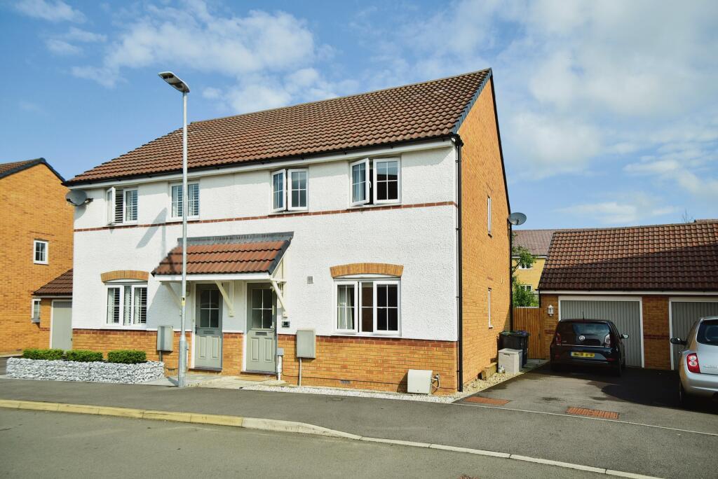 3 bedroom semidetached house for sale in Hurricane Drive, Calne, SN11